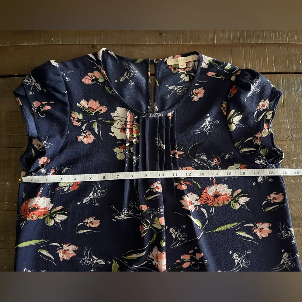 Women’s blouse size small - Picture 3 of 5